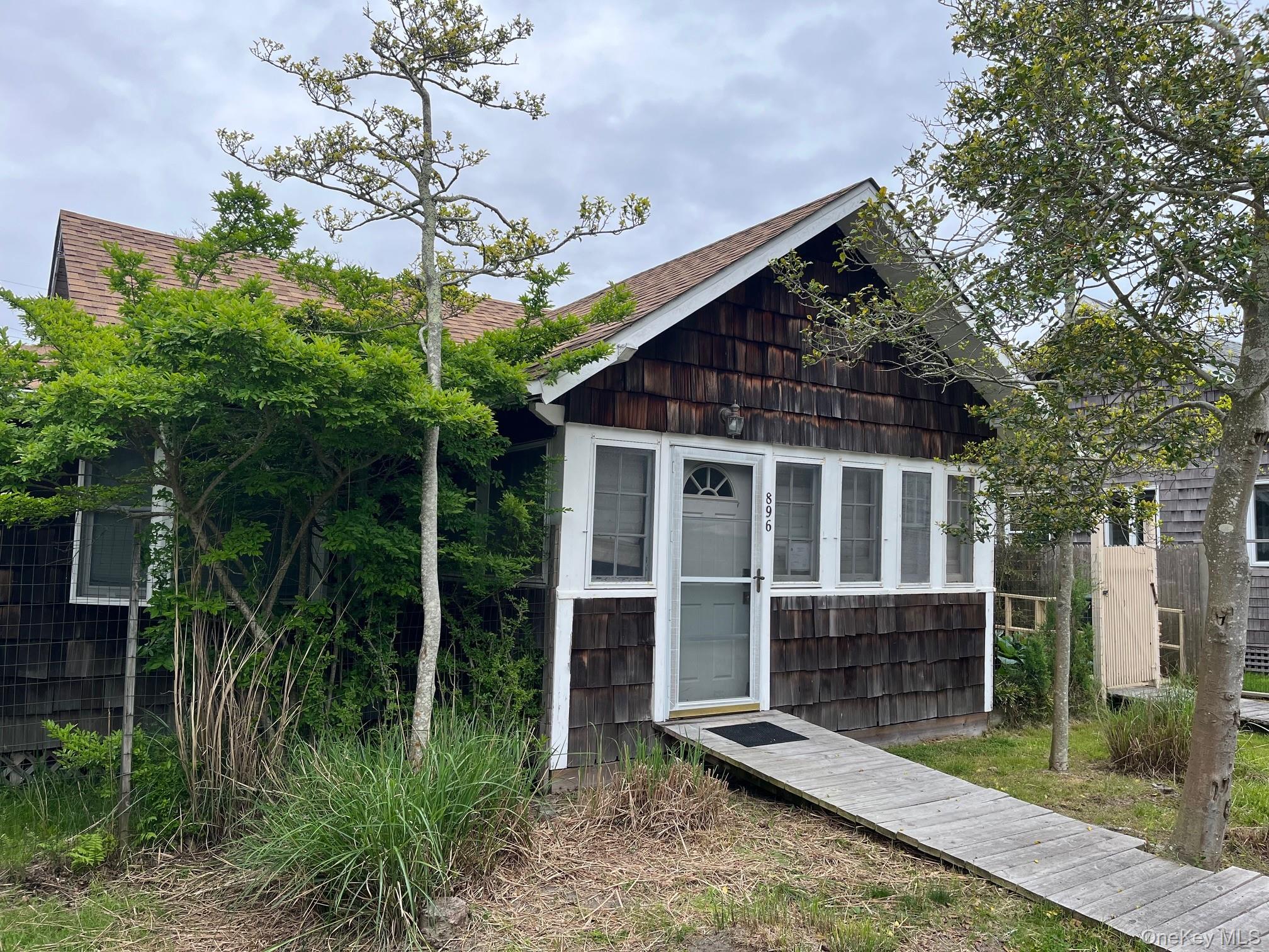 896 Evergreen – For Rent photo 2