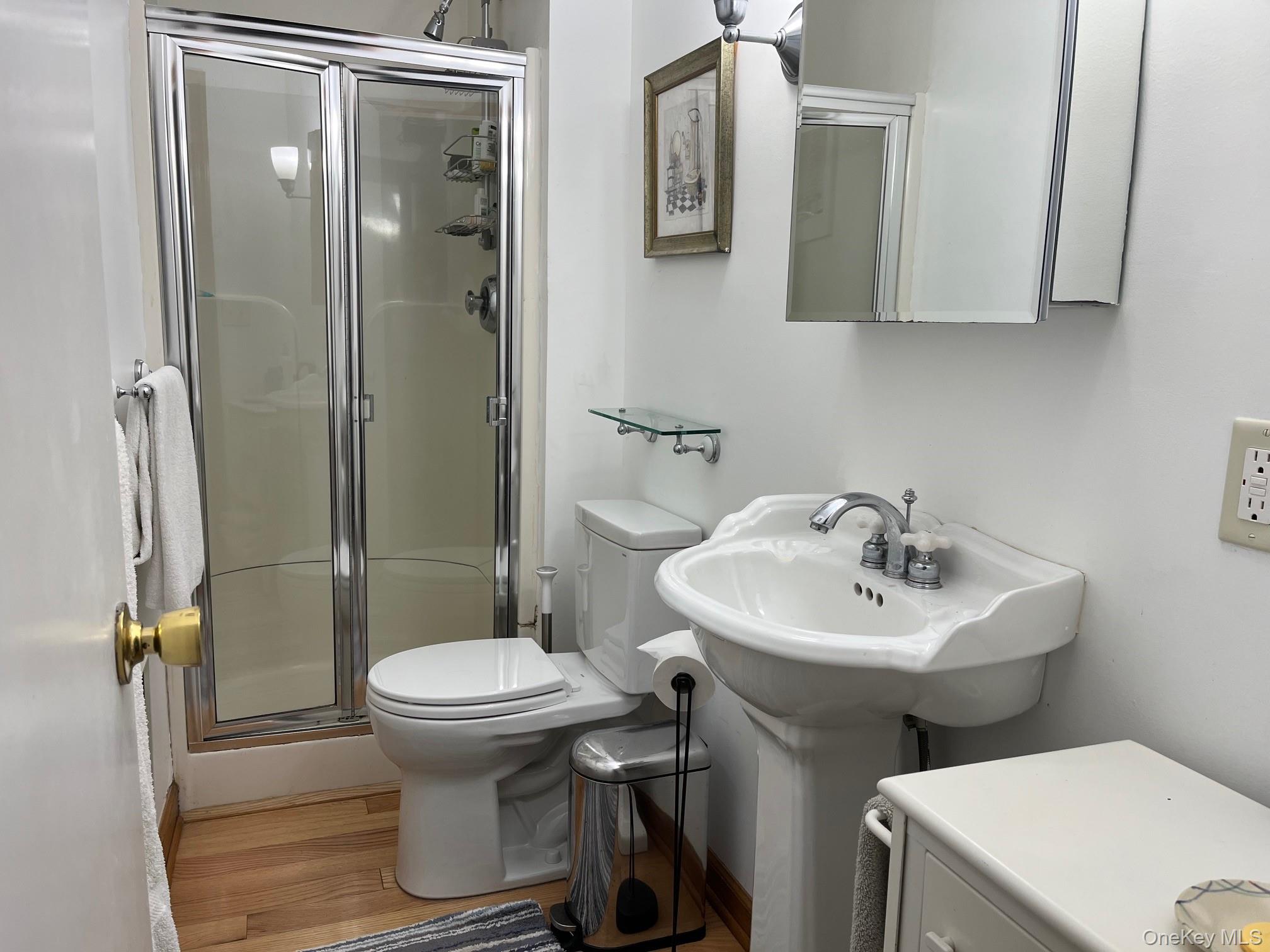 896 Evergreen – For Rent photo 7