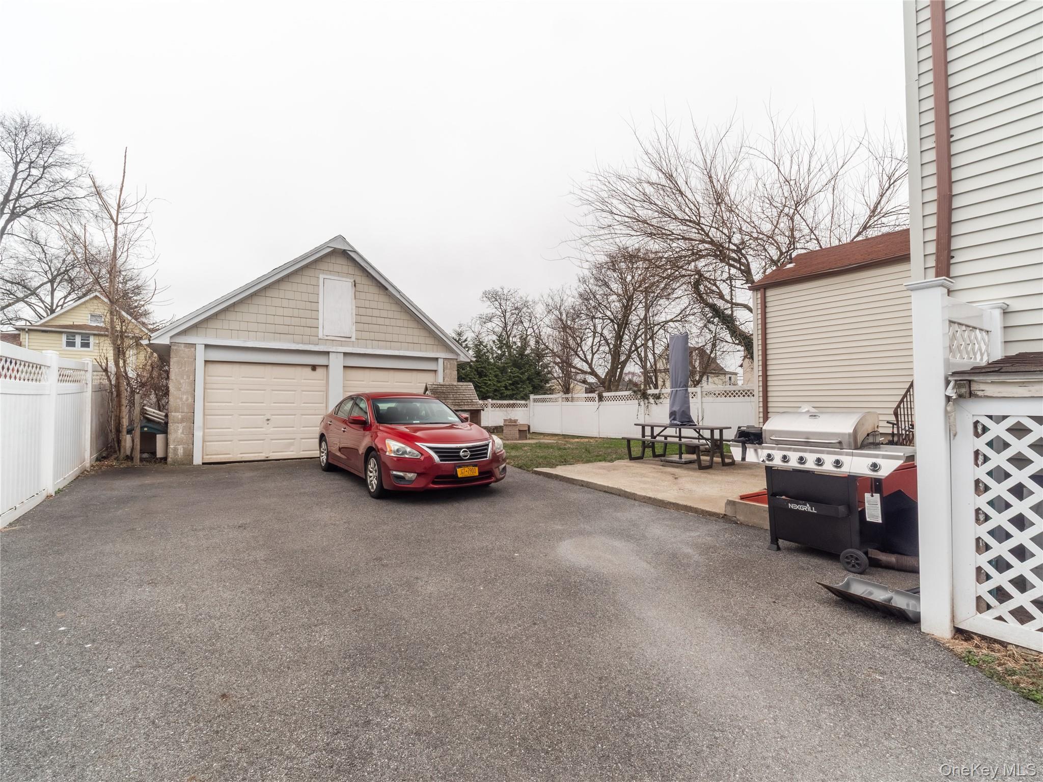 322 Olivia Street – For Sale photo 3