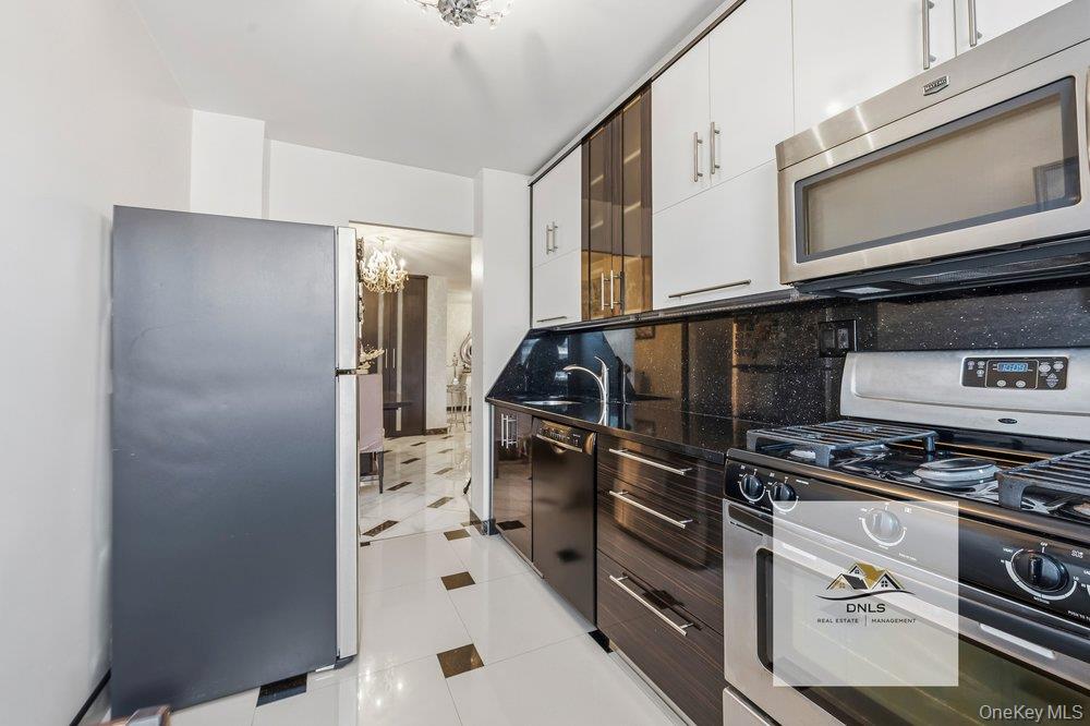 61-45 98th Street, Unit 14K photo 18