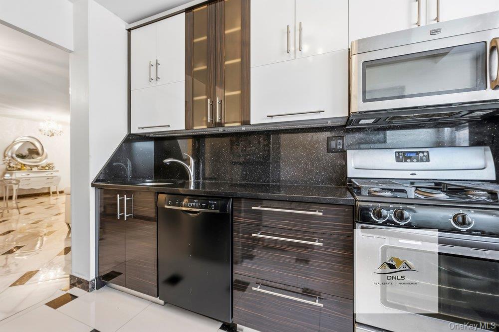 61-45 98th Street, Unit 14K photo 16