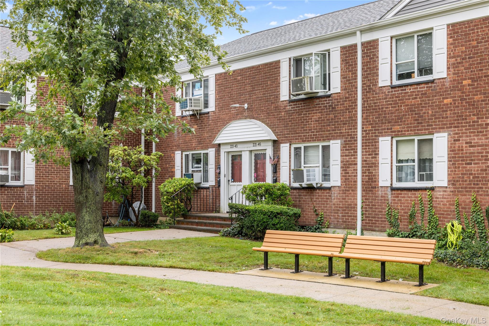 221-43 Manor Road, Unit (Upper) 16 photo 2