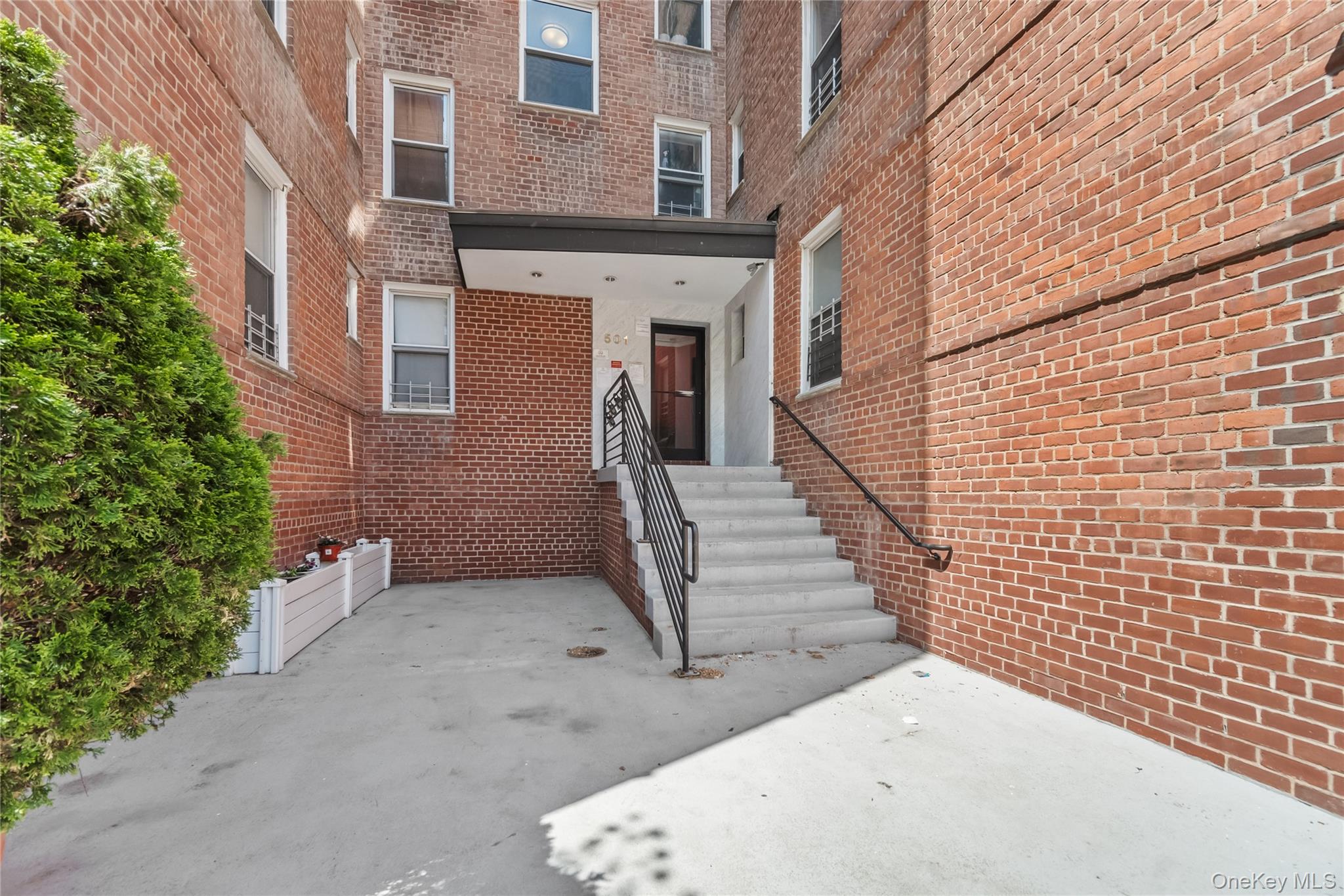 501 Riverdale, Unit 4C photo 2