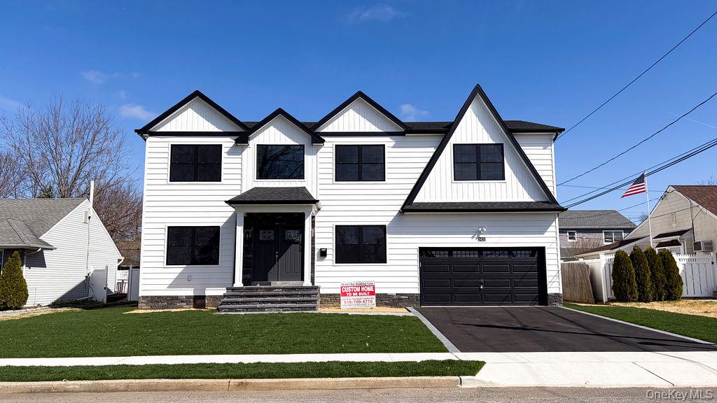 3421 Hawthorne Drive N – For Sale