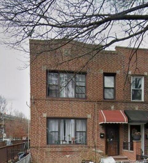 2464 Crescent Street – For Sale