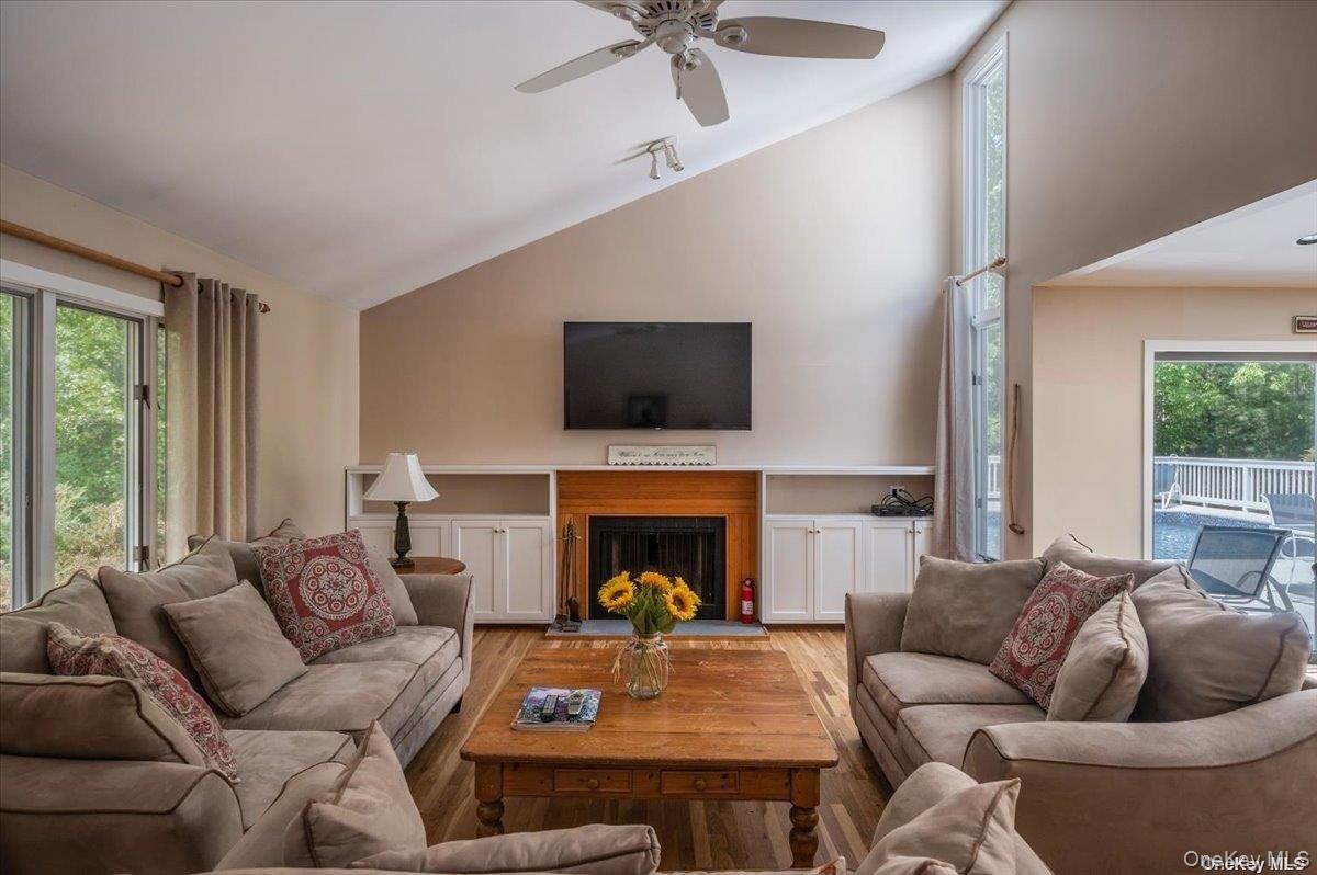 13 Van Scoys Path W – For Sale photo 2