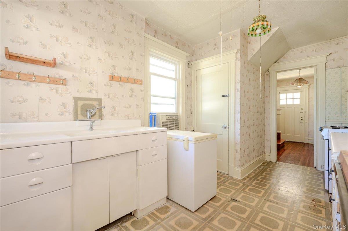 548 Davis Avenue – For Sale photo 10