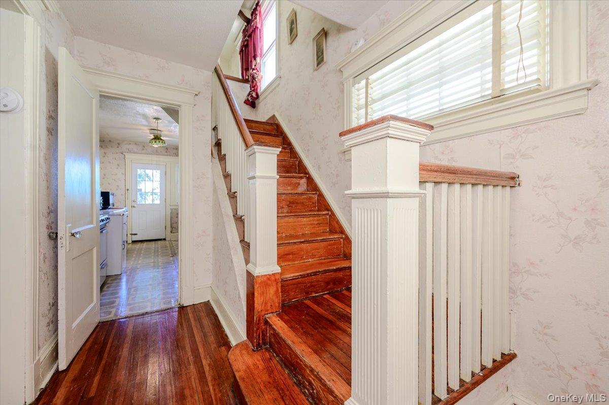 548 Davis Avenue – For Sale photo 3
