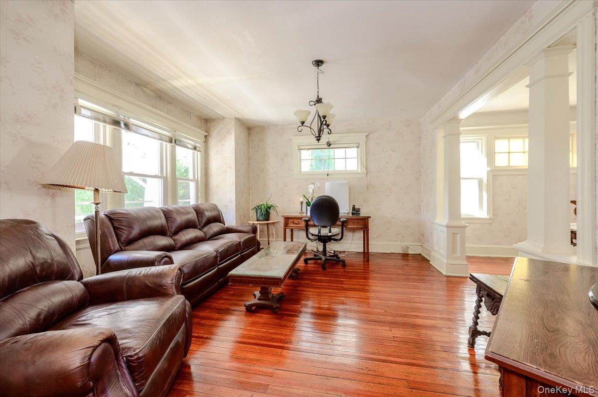 548 Davis Avenue – For Sale photo 4