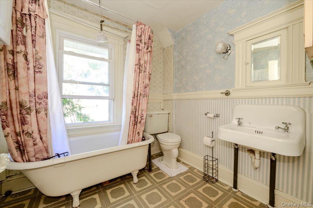 548 Davis Avenue – For Sale photo 15