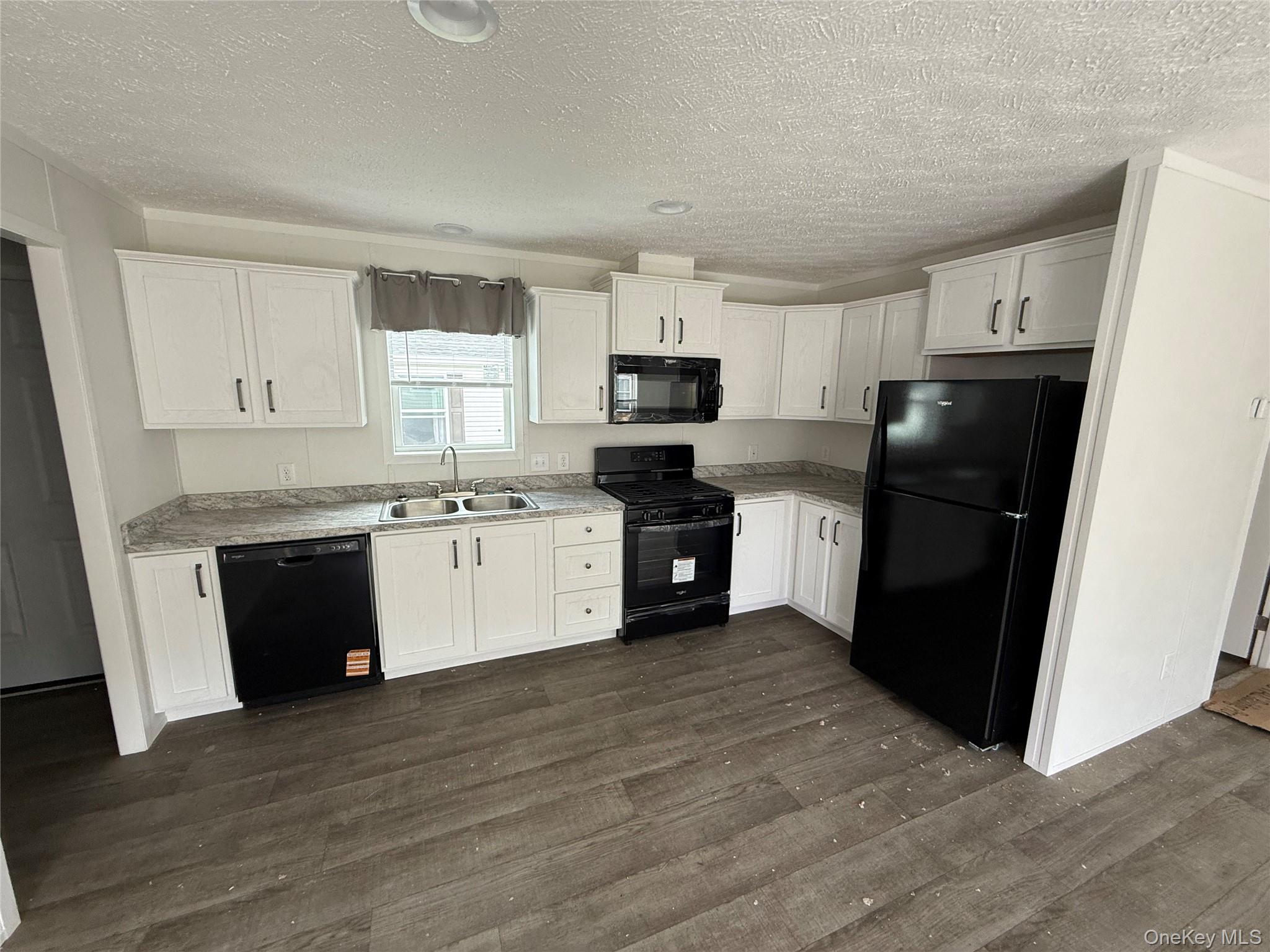 16 SHORE Lane – For Sale photo 3