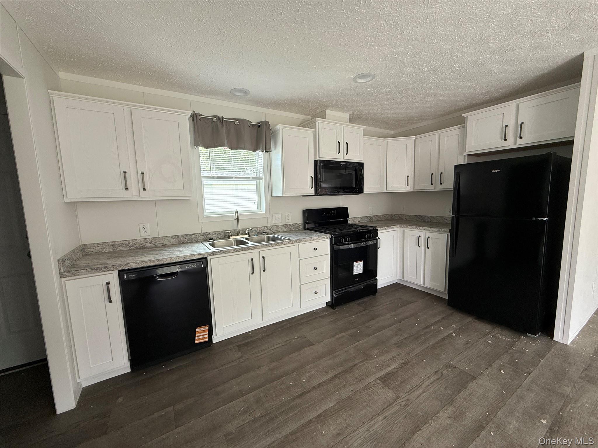 16 SHORE Lane – For Sale photo 4