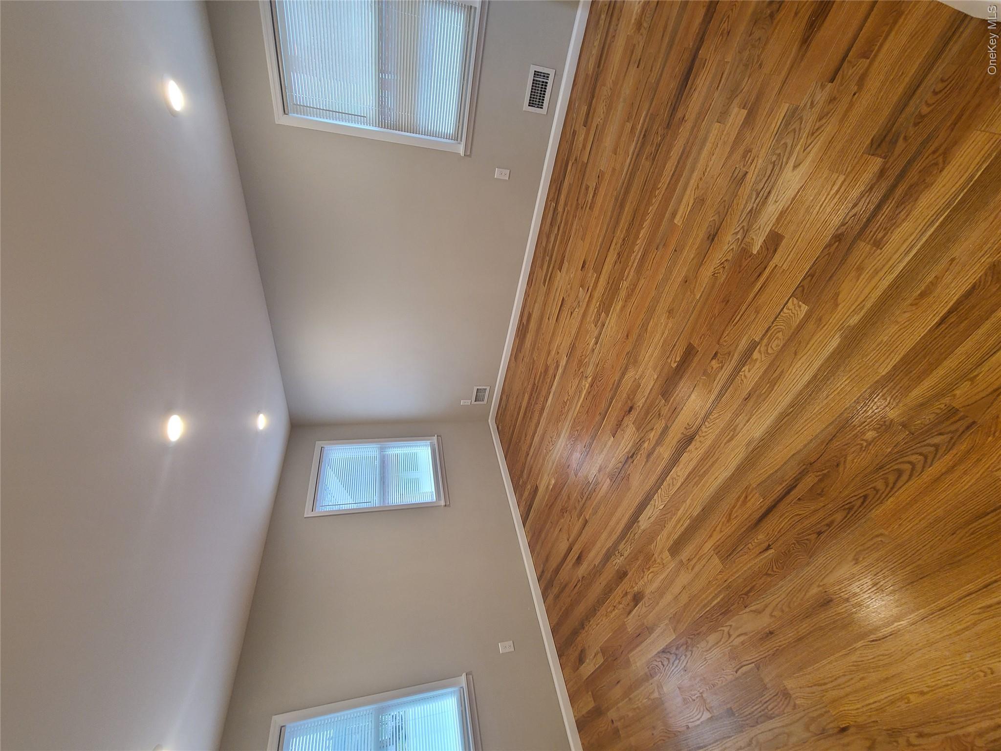192-23 116th Road – For Rent photo 2