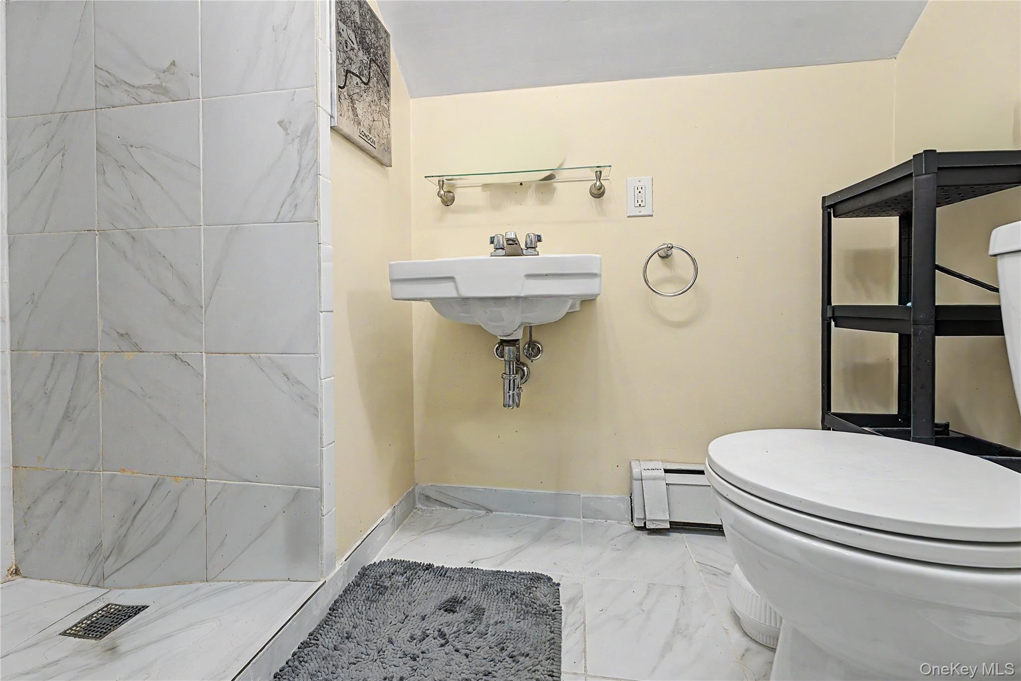 35 Meeting Lane – For Sale photo 8