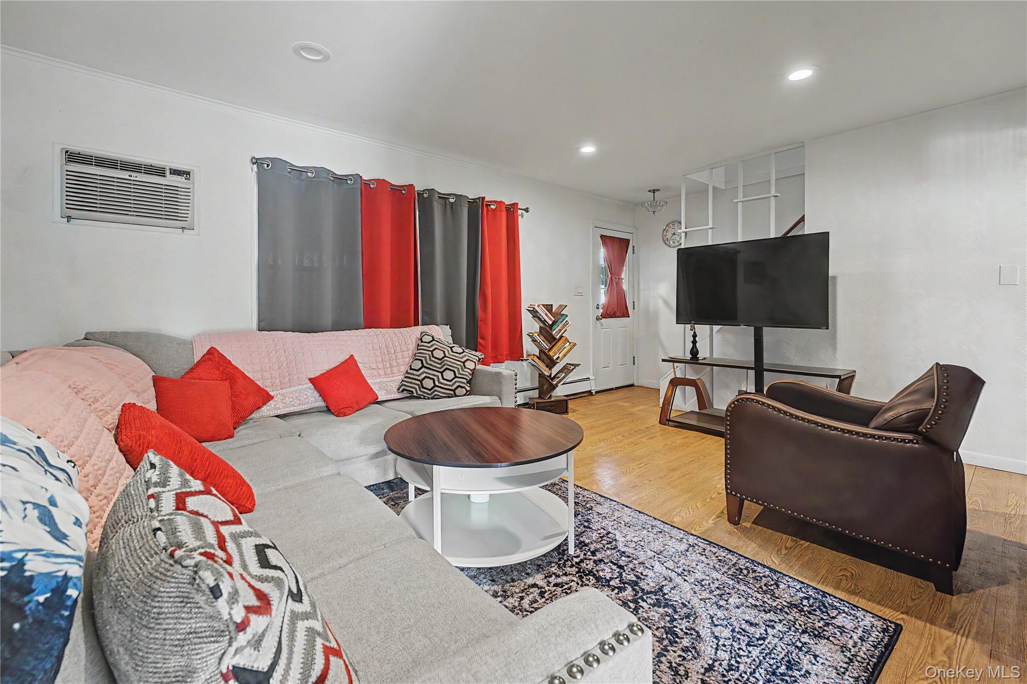 35 Meeting Lane – For Sale photo 3