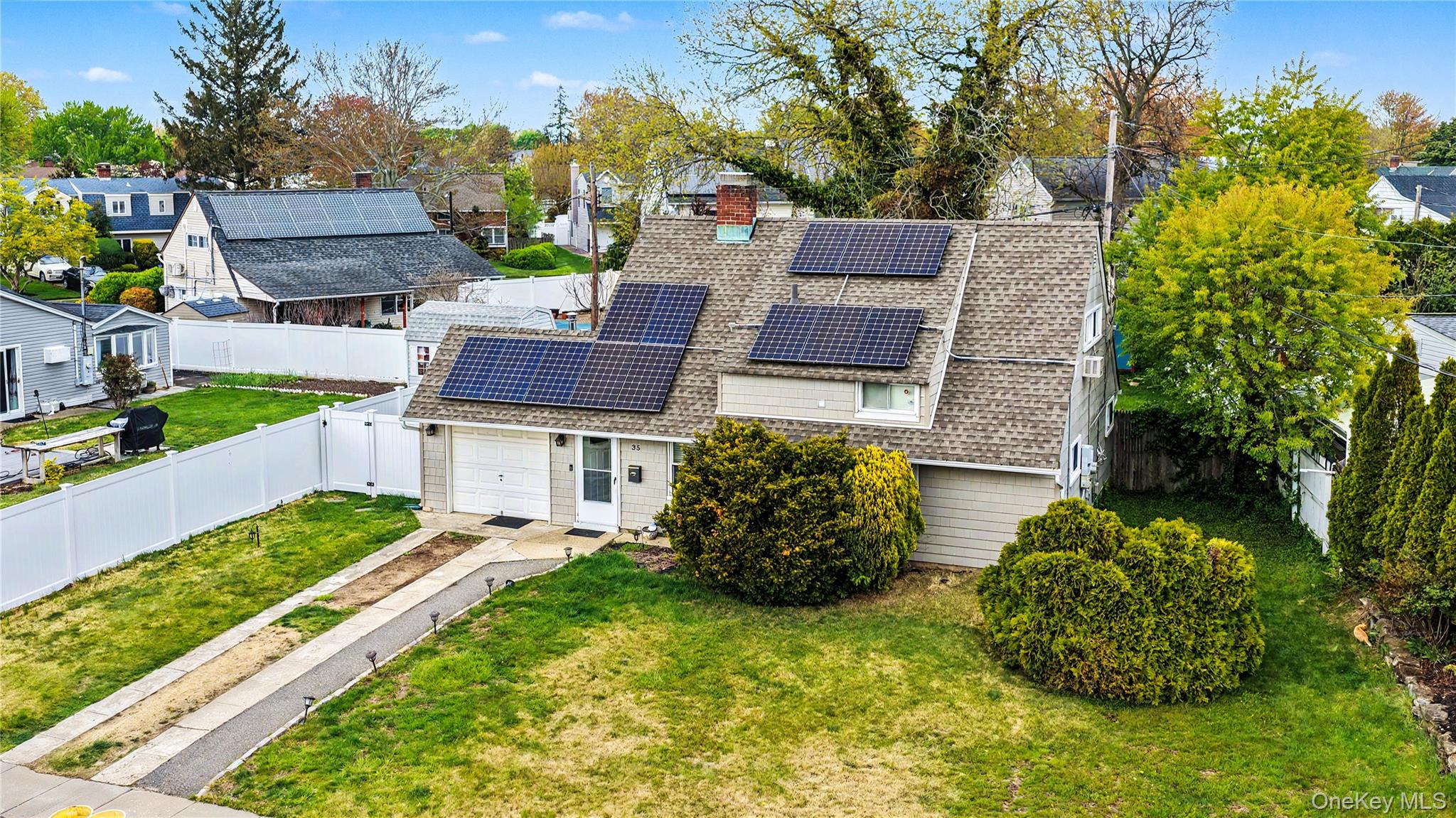 35 Meeting Lane – For Sale photo 17