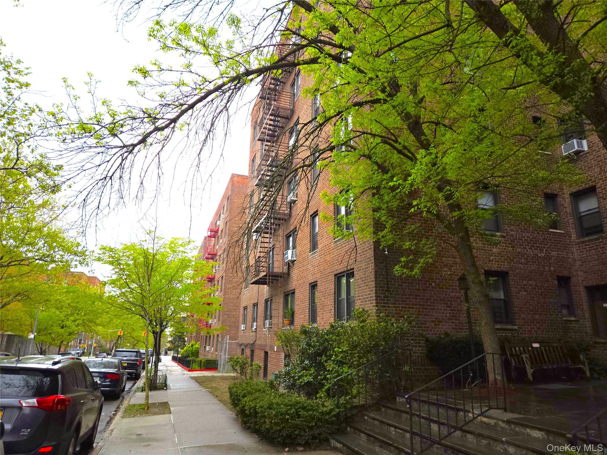 10218 64th Avenue, Unit 2X photo 3