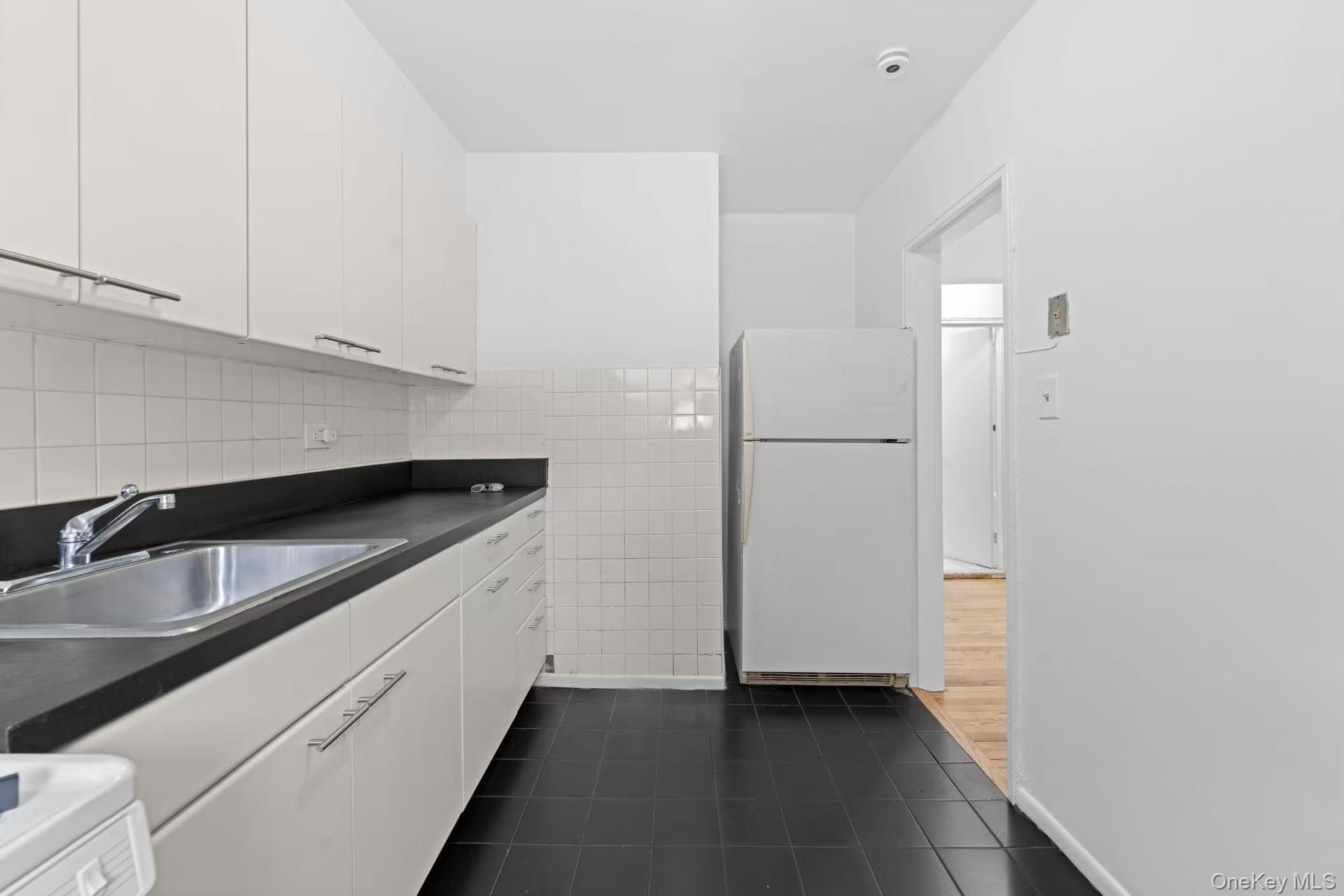 7632 Springfield Boulevard, Unit 143A photo 13
