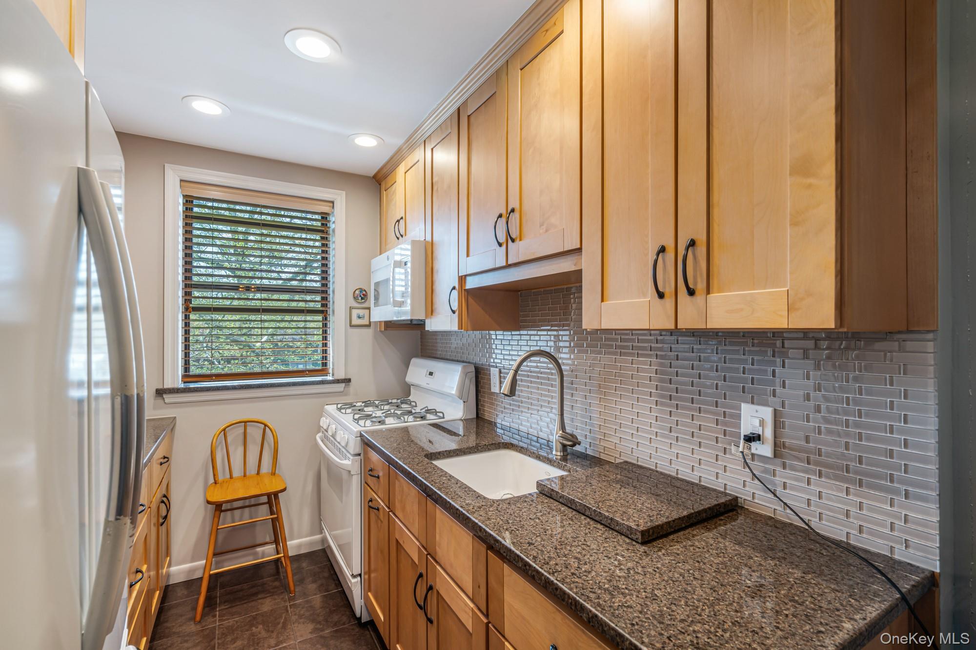 189-19 39th Avenue, Unit 117 photo 5