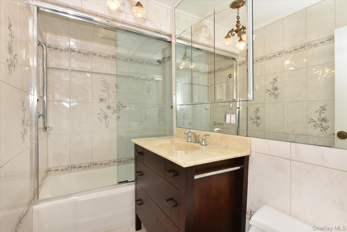 180 S Middle Neck Road, Unit 3-K photo 14