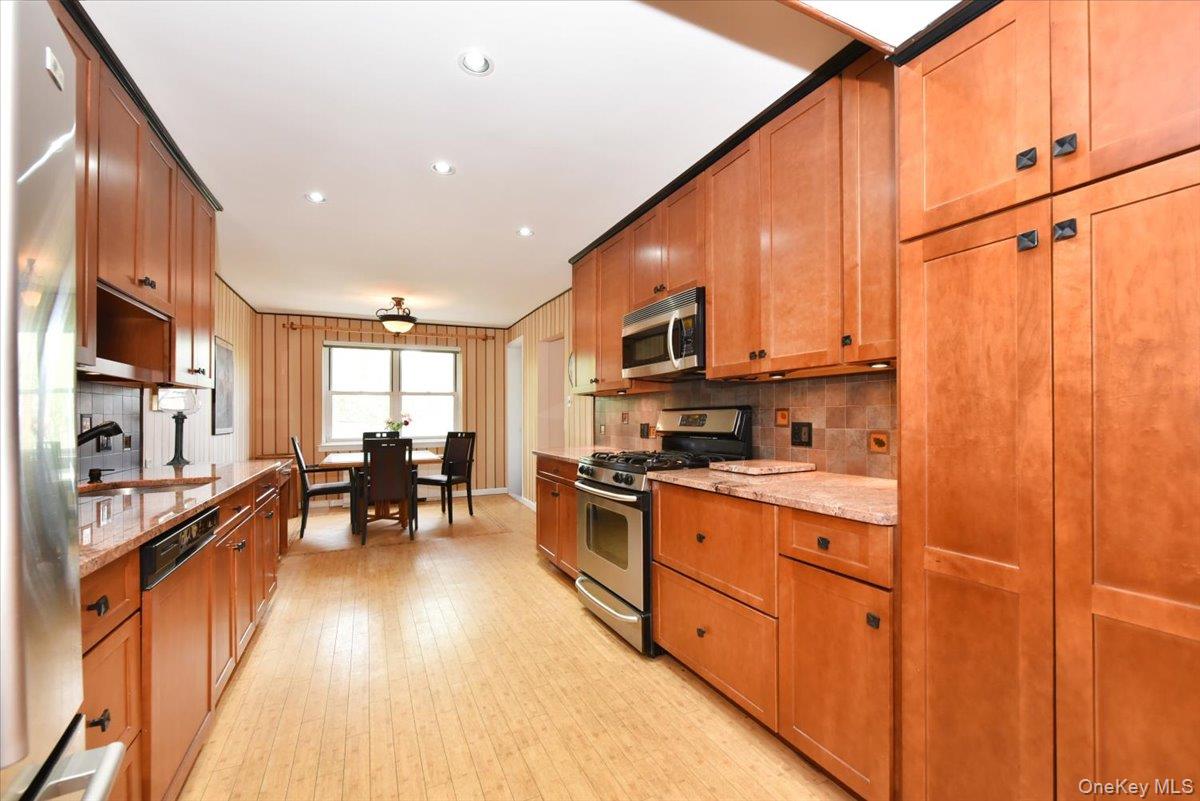 180 S Middle Neck Road, Unit 3-K photo 6