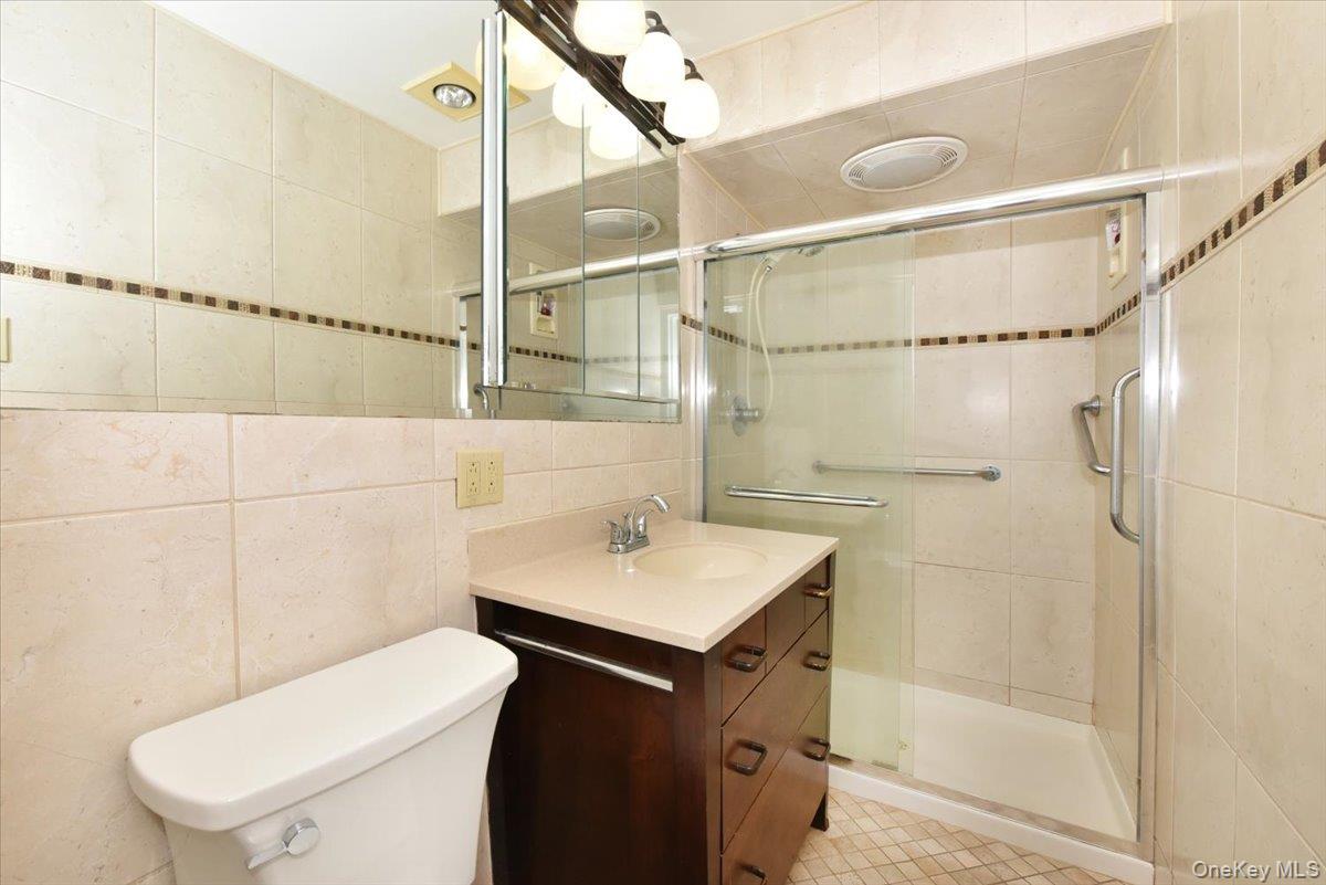 180 S Middle Neck Road, Unit 3-K photo 13
