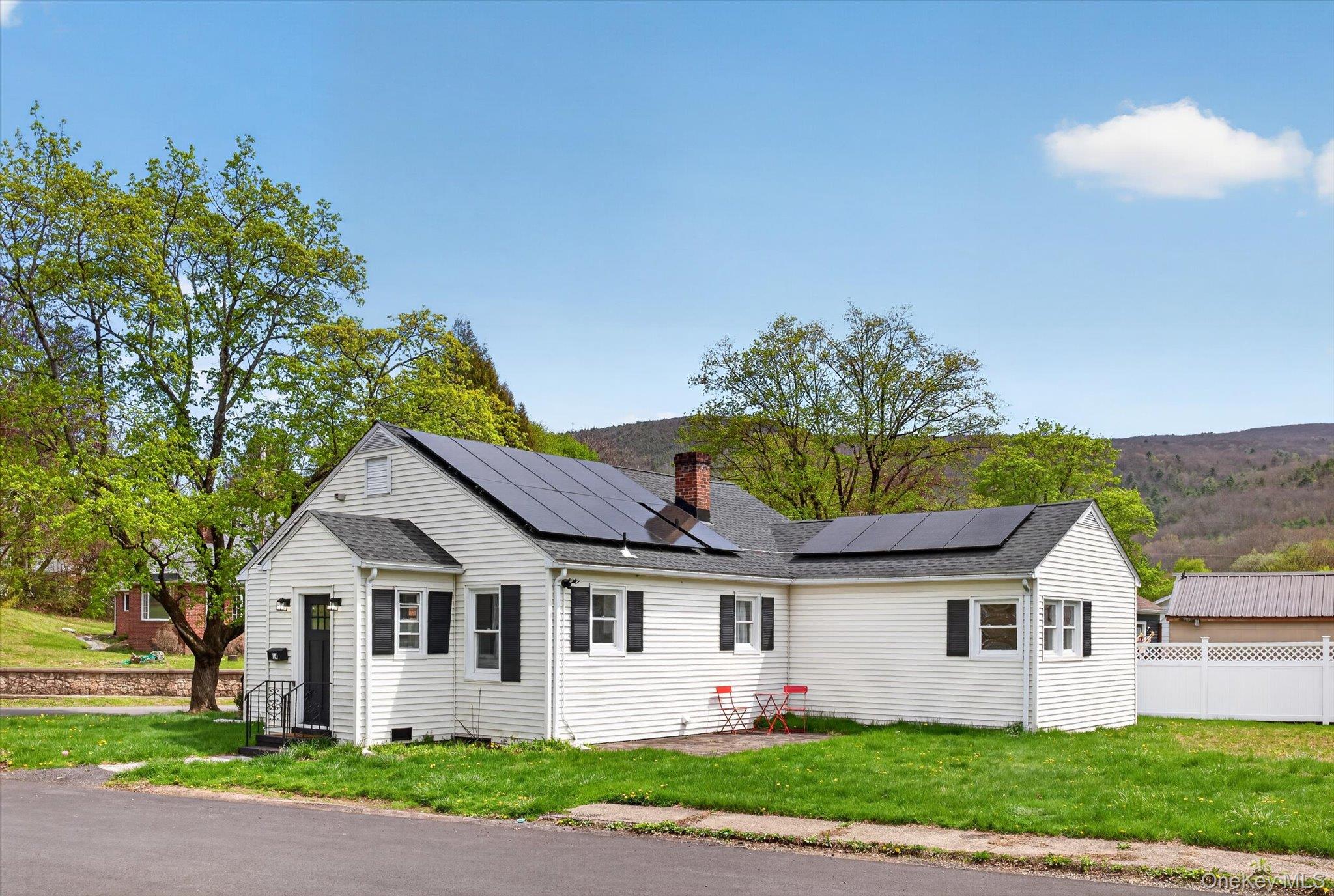 14 Roslyn Street – For Sale photo 2