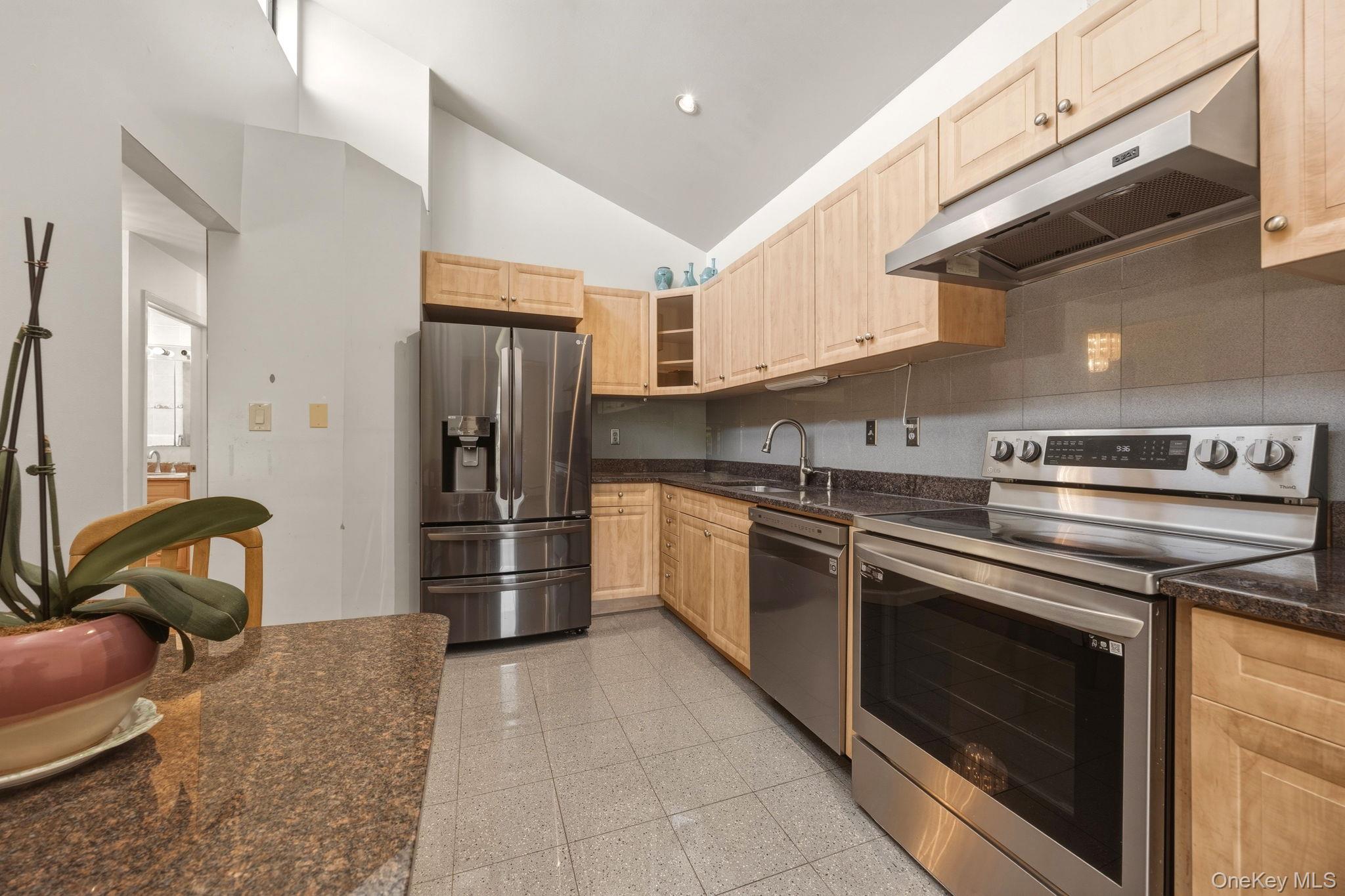 240-43 69 Avenue – For Sale photo 18