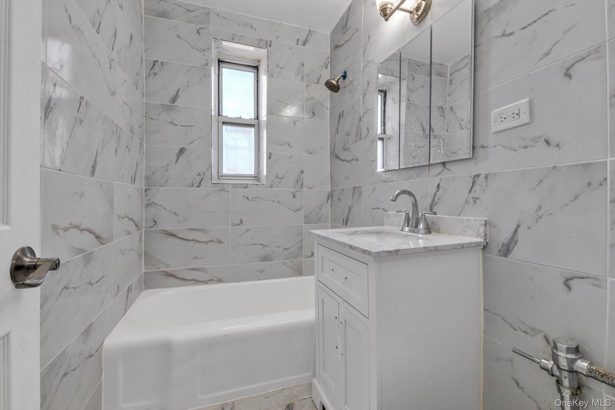 67-12 Yellowstone Boulevard, Unit E5 photo 13