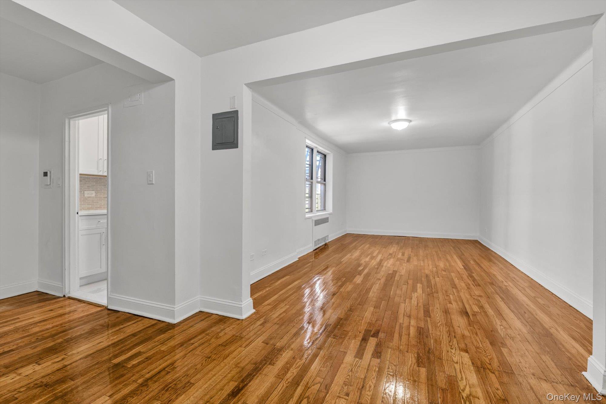 67-12 Yellowstone Boulevard, Unit E5 photo 4