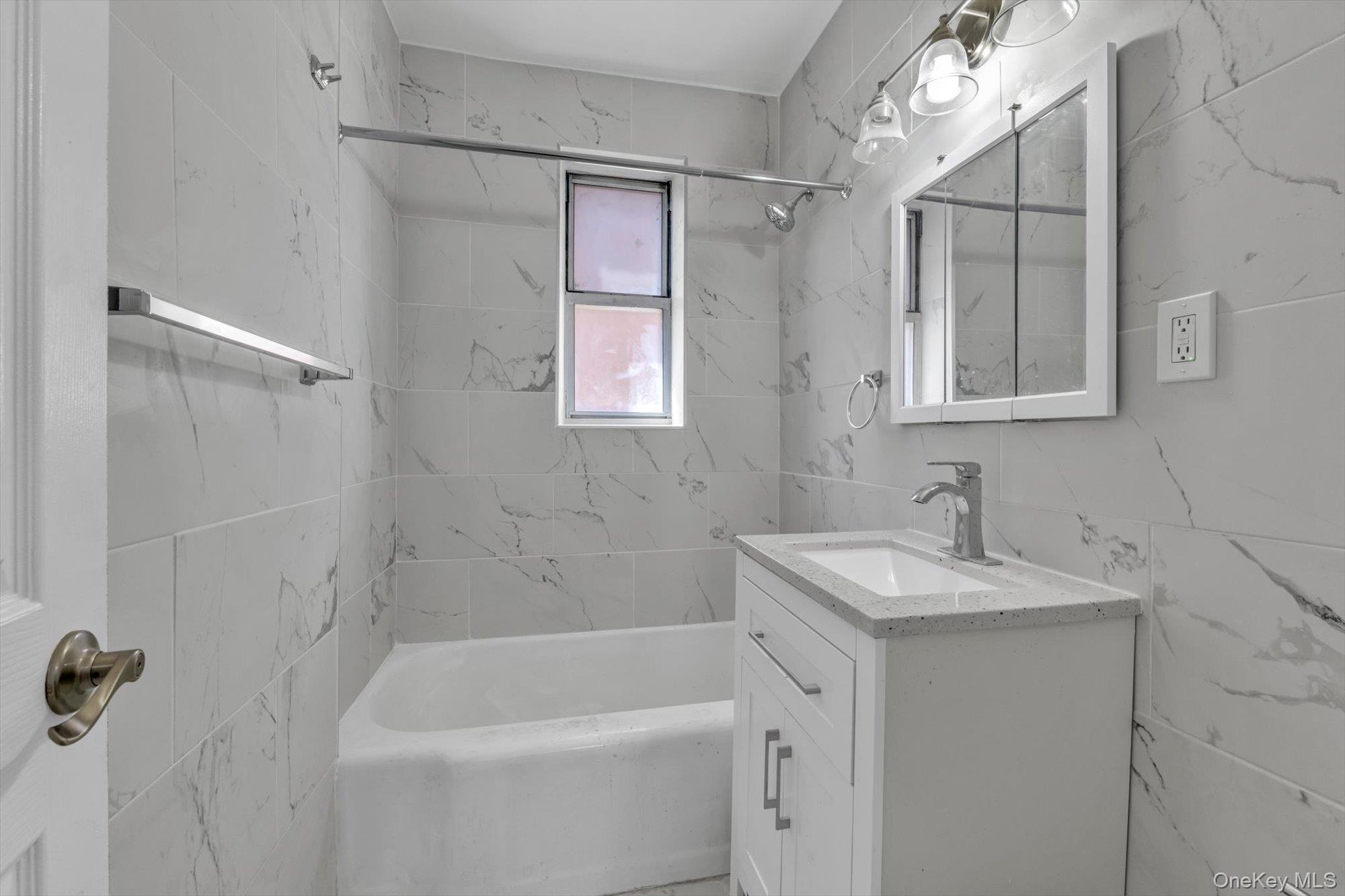 67-12 Yellowstone Boulevard, Unit E9 photo 13