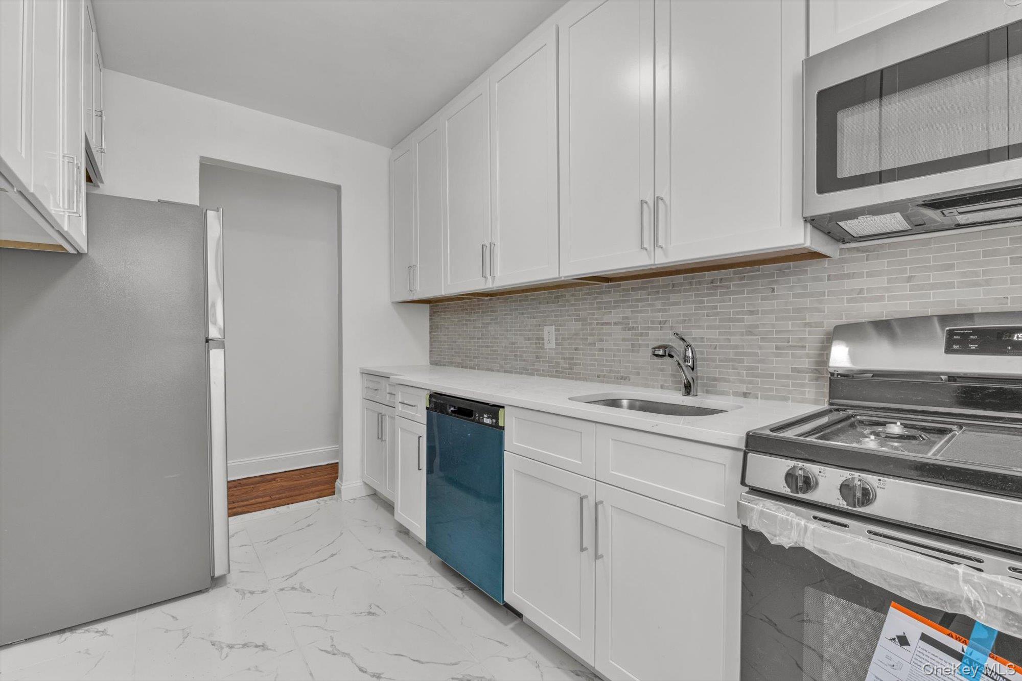 67-12 Yellowstone Boulevard, Unit E9 photo 12