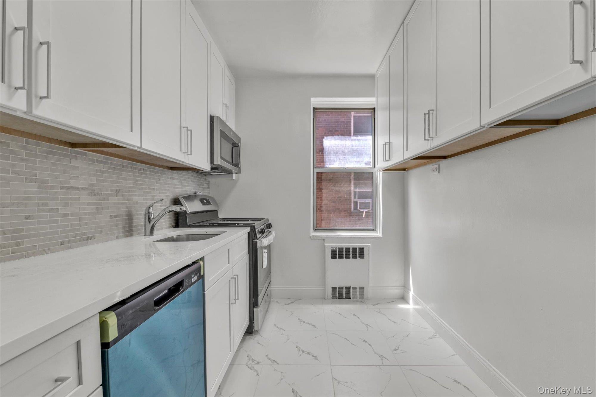 67-12 Yellowstone Boulevard, Unit E9 photo 15