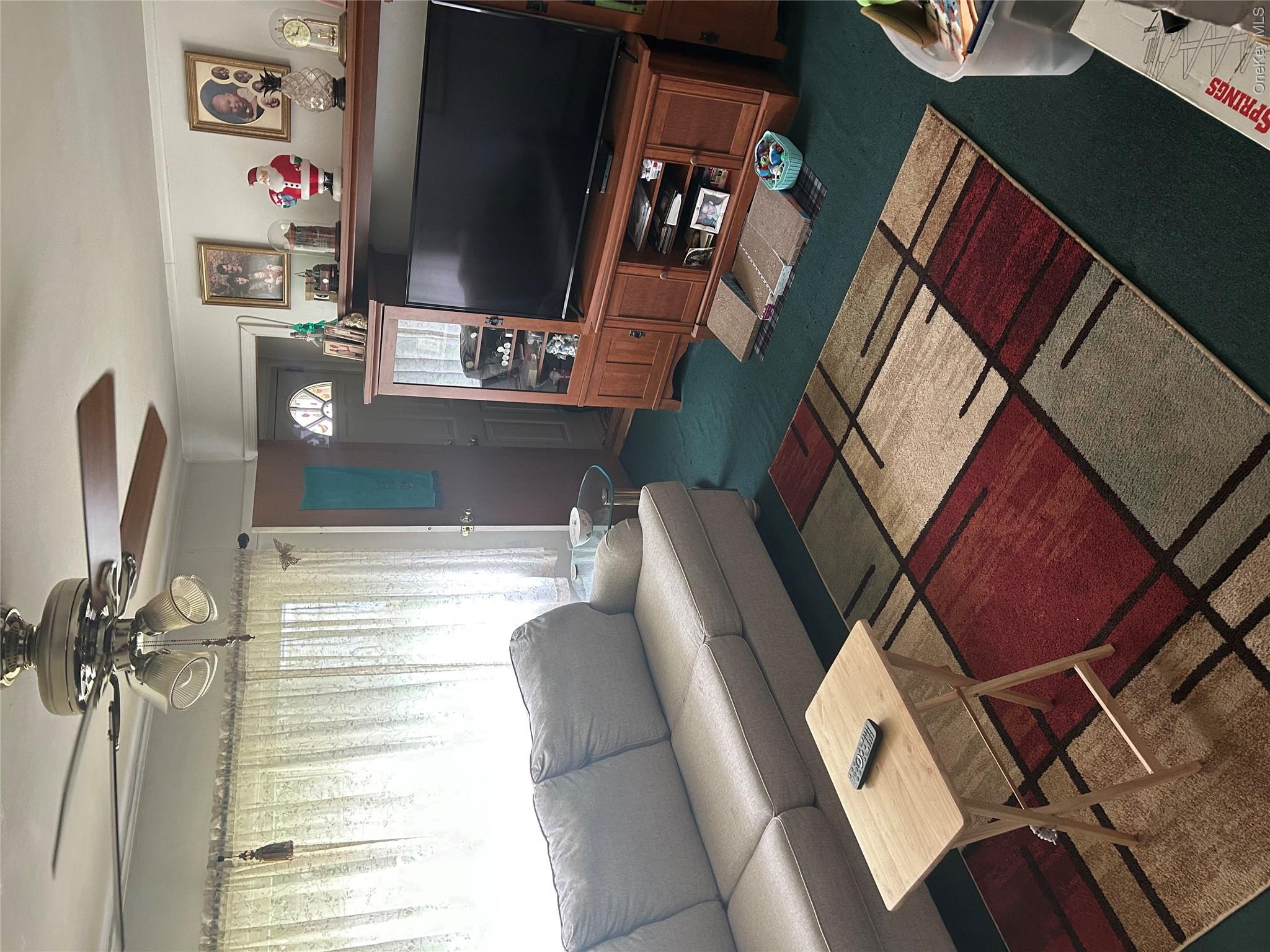 6 Mead Lane – For Sale photo 3