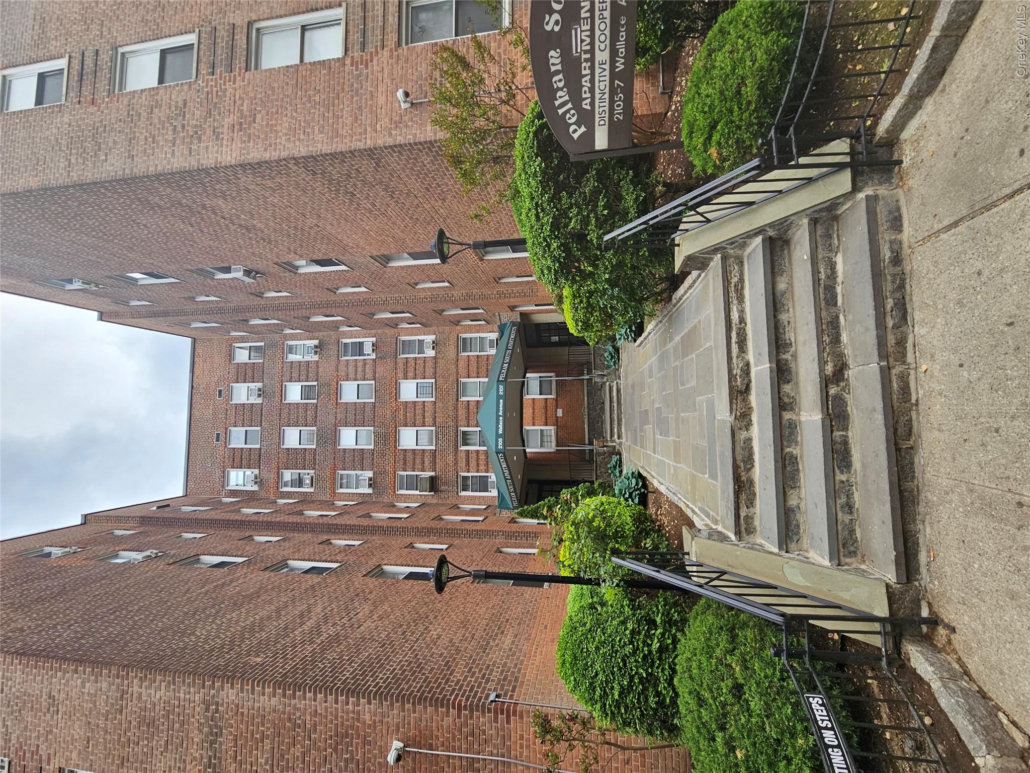 2107 Wallace Avenue, Unit 4D