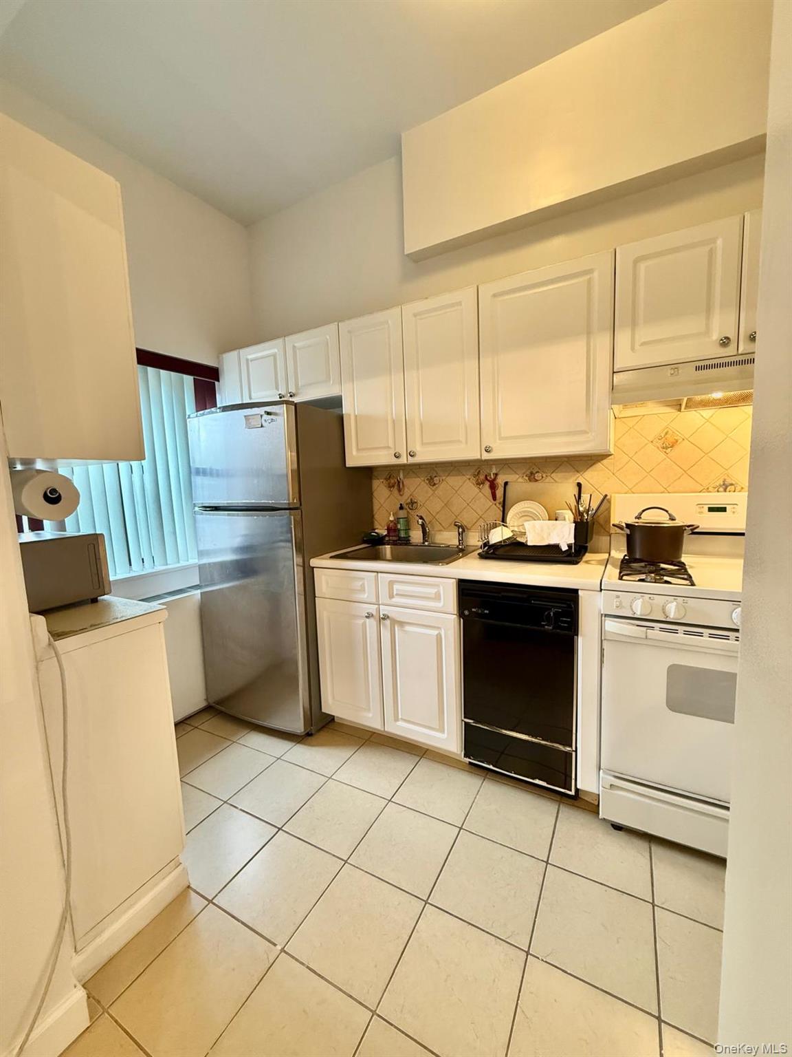 87-30 62 Avenue, Unit 101. photo 9