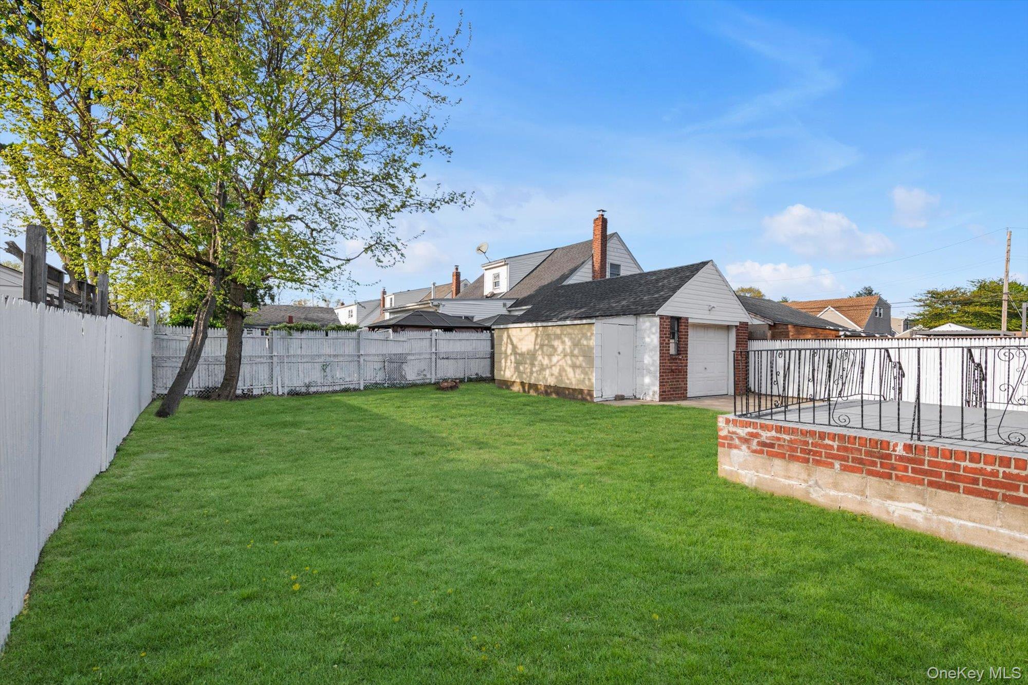382 Old Country Road – For Sale photo 28