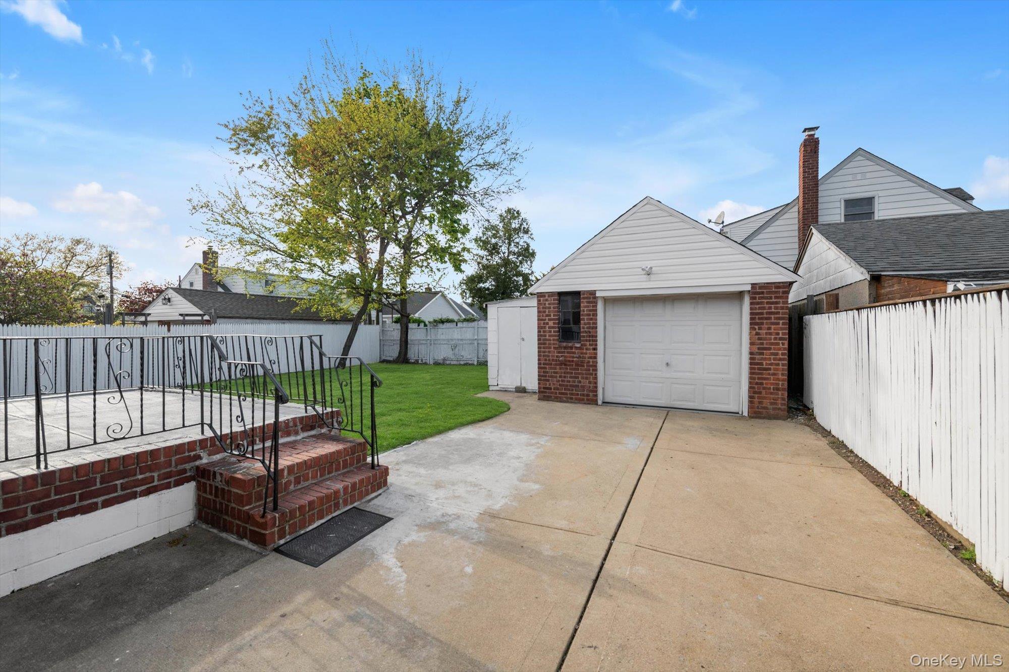 382 Old Country Road – For Sale photo 30