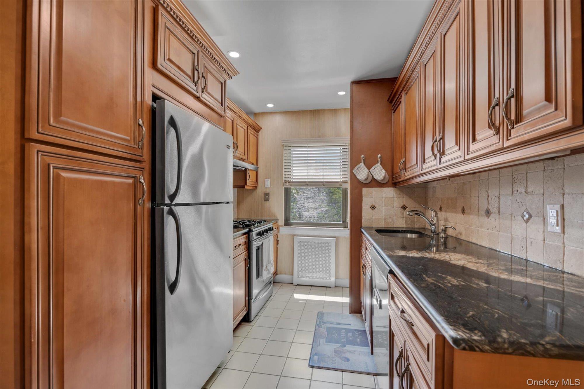 1195 E broadway, Unit L23 photo 7