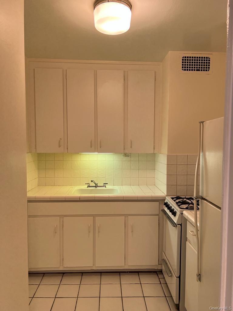 305 E 40 Street Street, Unit 4A photo 5