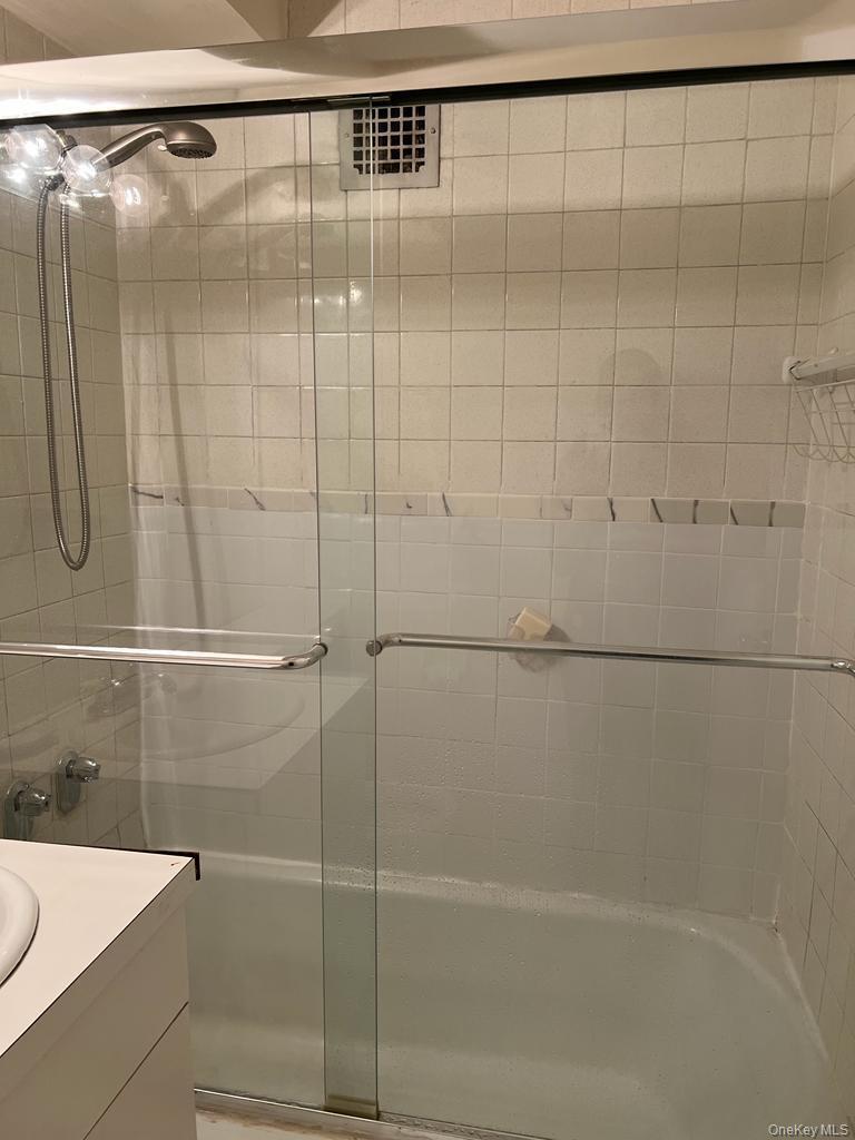 305 E 40 Street Street, Unit 4A photo 2