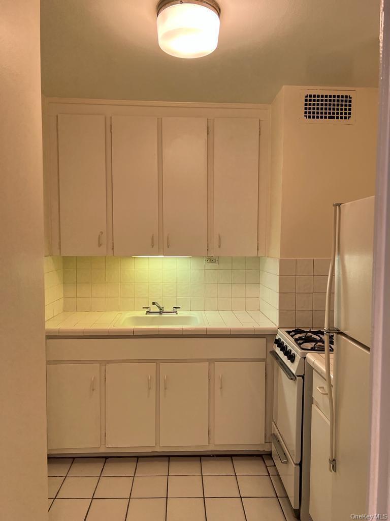 305 E 40 Street Street, Unit 4A photo 11