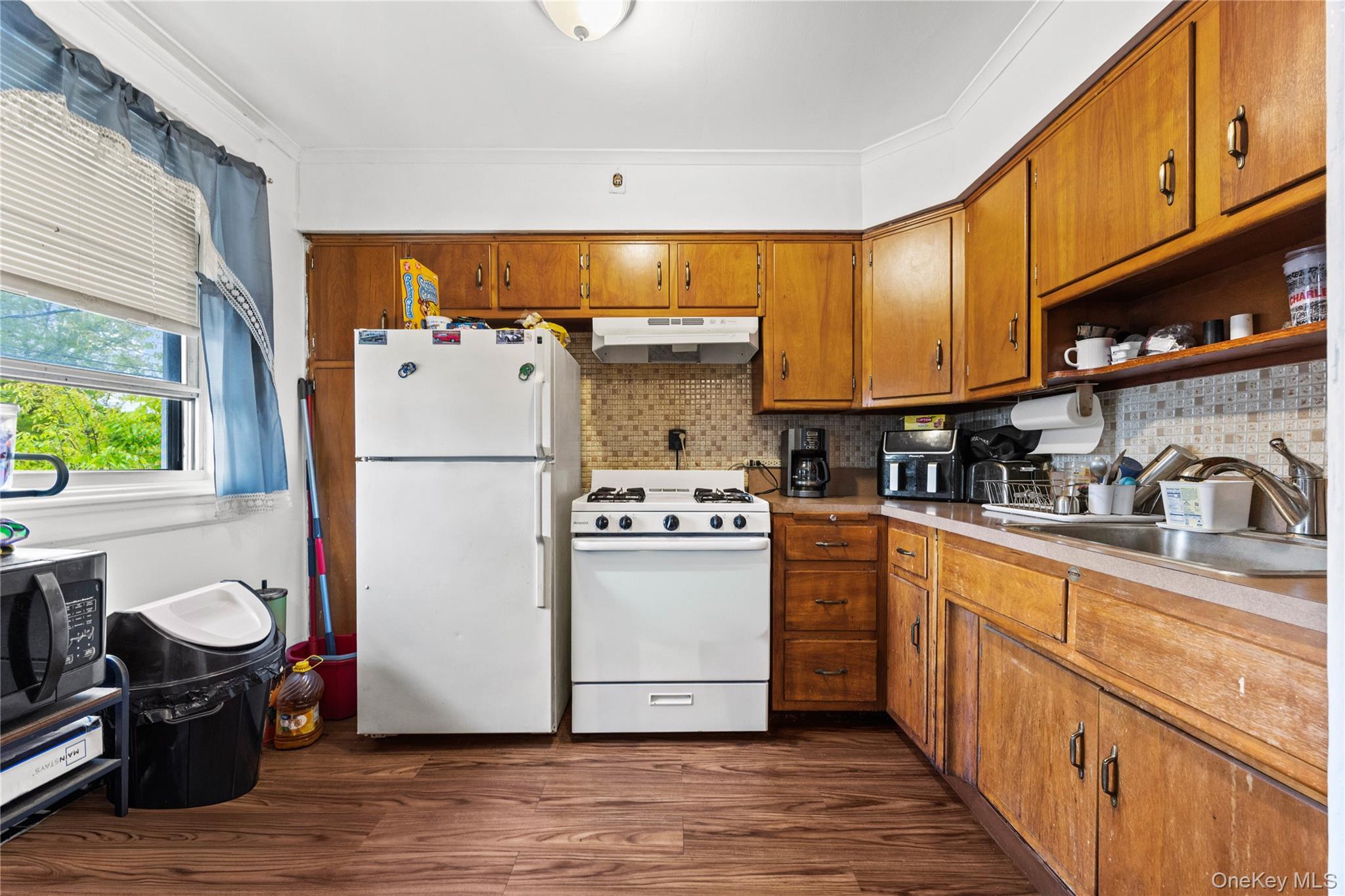 847 Castle Hill Avenue – For Sale photo 19