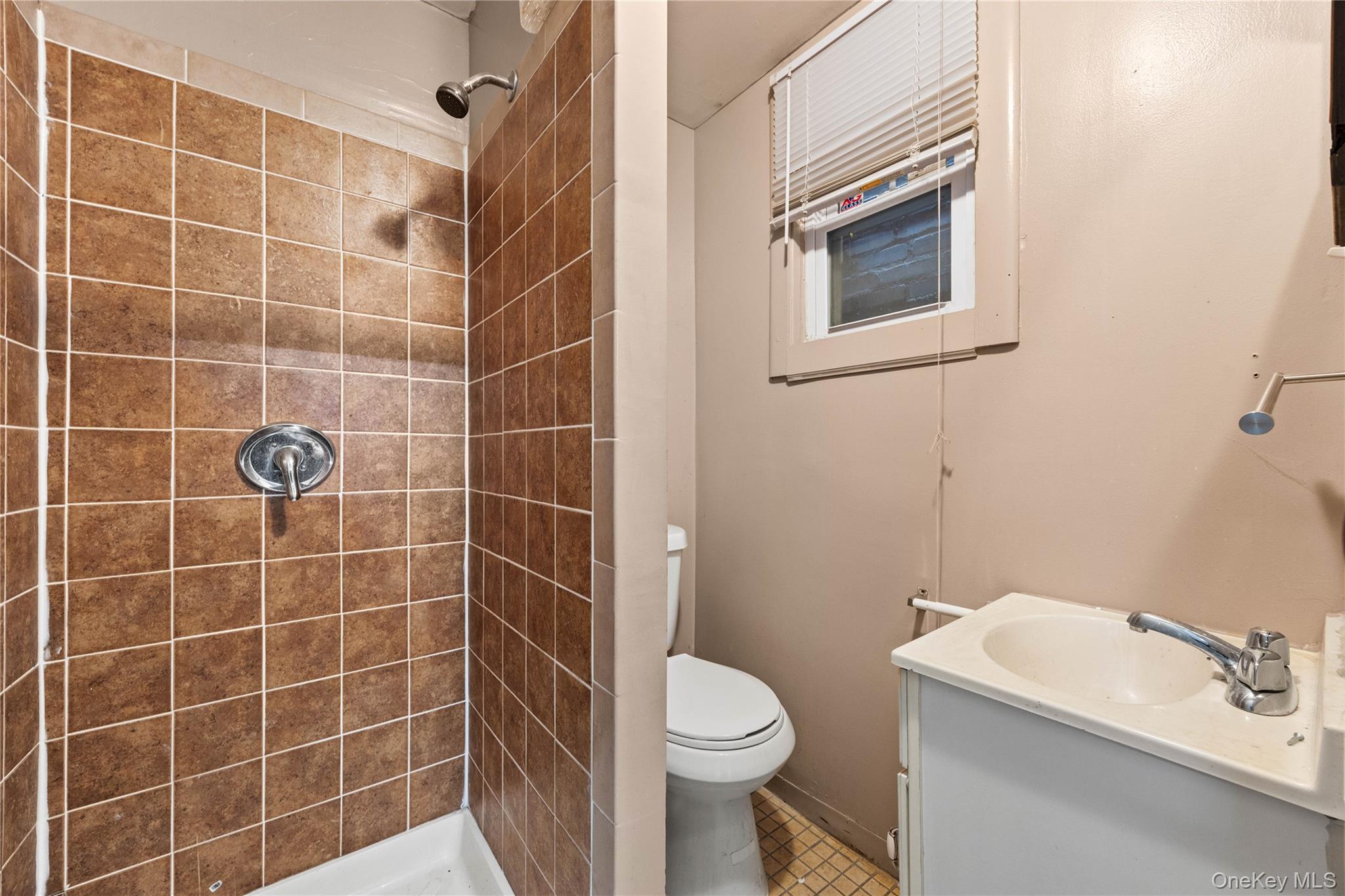 847 Castle Hill Avenue – For Sale photo 6