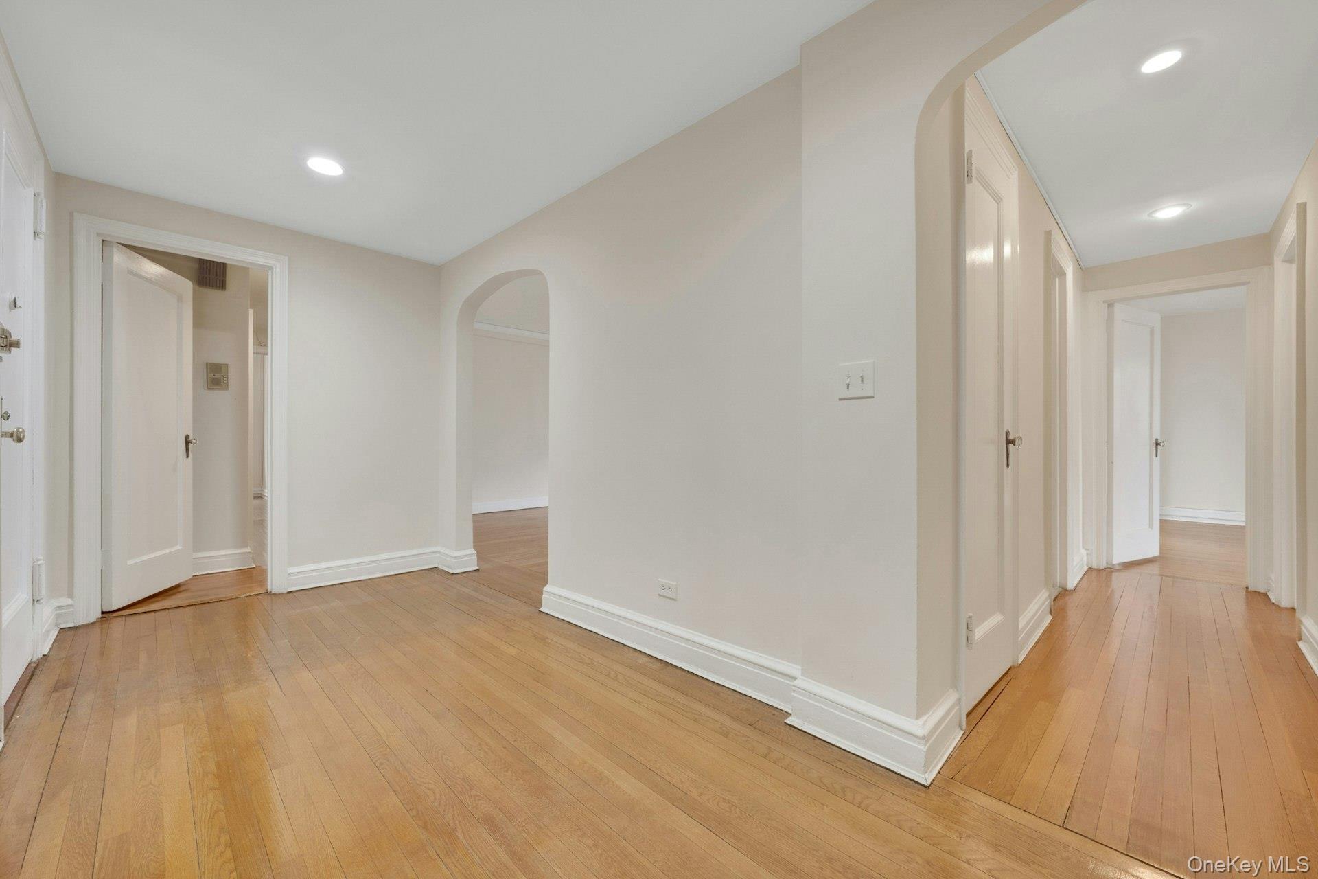 280 Bronxville Road, Unit 5X photo 4