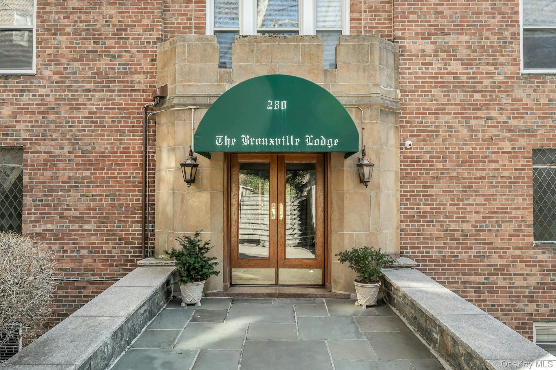280 Bronxville Road, Unit 5X