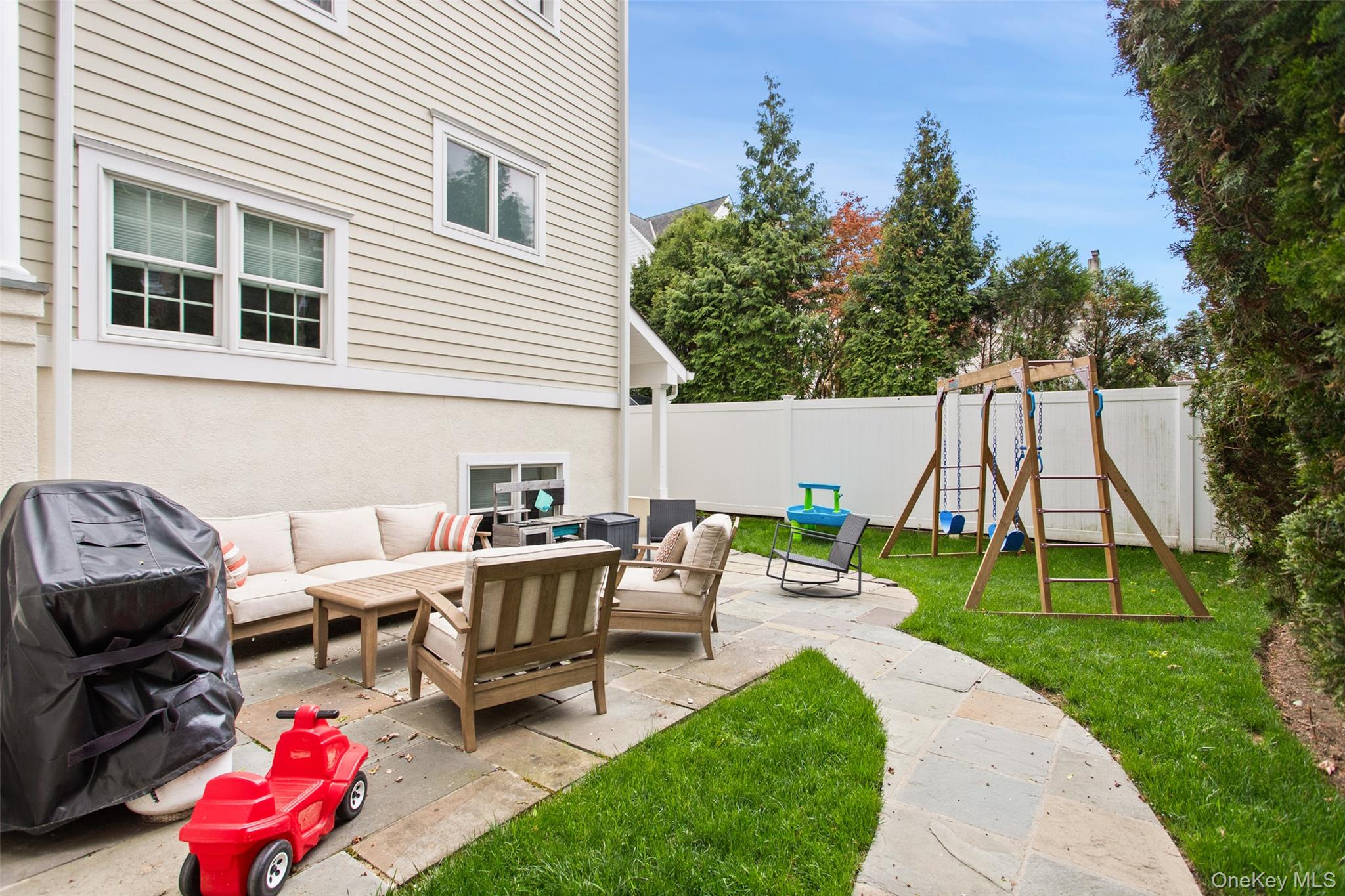 51 Wallace Street – For Sale photo 2