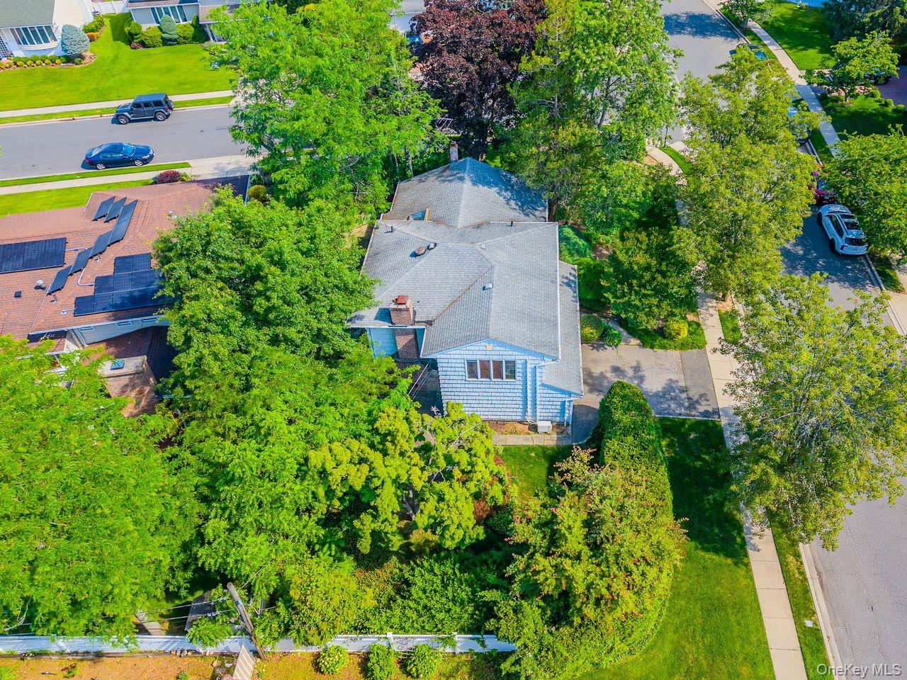 105 Serpentine Lane – For Sale photo 2