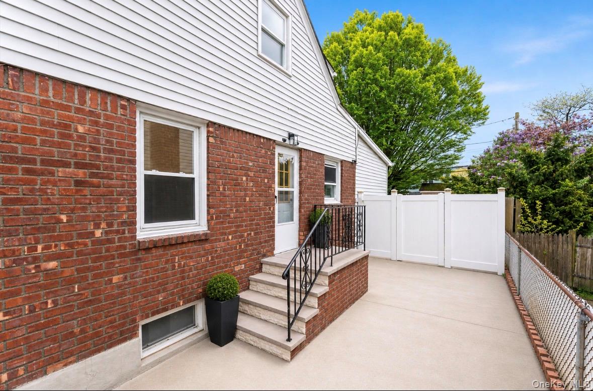 5 Edward Avenue – For Sale photo 3