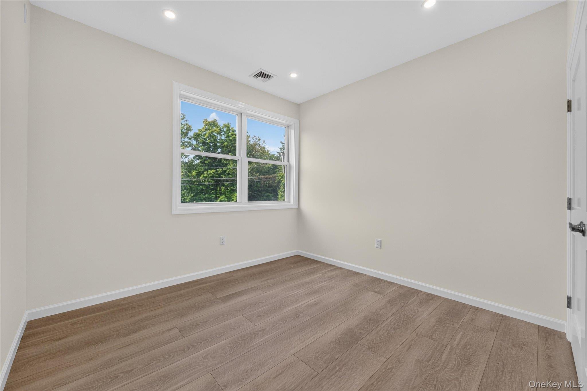 592 Ludingtonville Road – For Sale photo 23